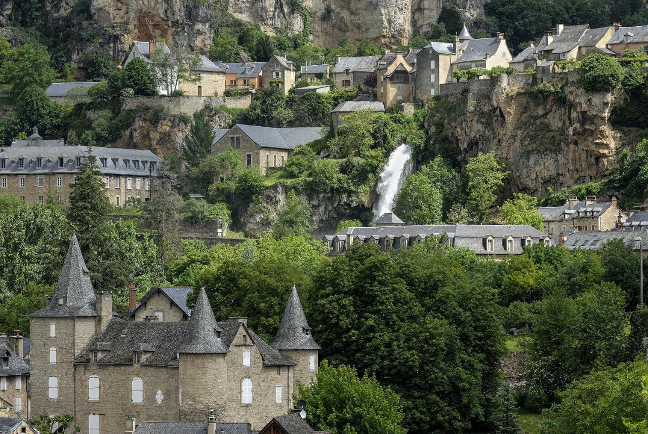 Gite De La Cascade Salles-la-Source Exterior foto